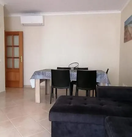 De - 2 Bed 2 Bath First Floor Appartamento